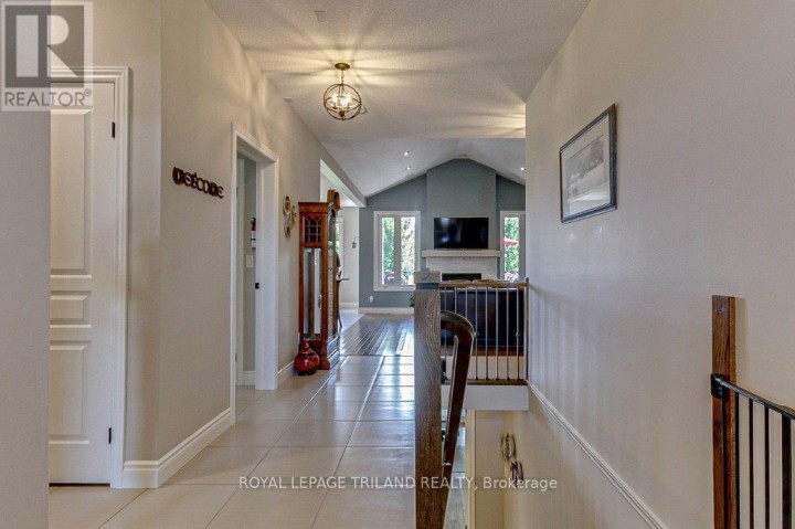 Photo 10 at 233 Wedgewood Drive E, Woodstock